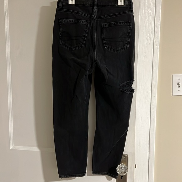 AE High Rise Ripped Mom Jean - Picture 4 of 5